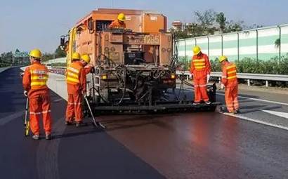 Correct use and maintenance of road construction machinery
